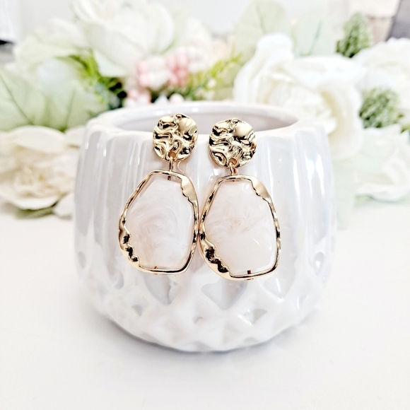 💖2/$30 Boho Gold white stone dangle cocktail party formal statement earrings - Picture 1 of 7